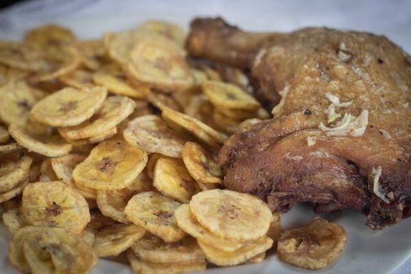 Pollo con chicharritas