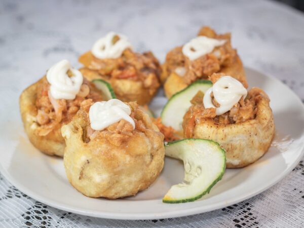 Tostón relleno con atún