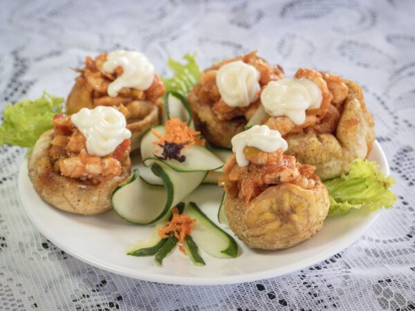 Tostón relleno con camarones