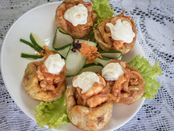 Tostón relleno con camarones