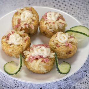 Tostones rellenos con jamón y queso